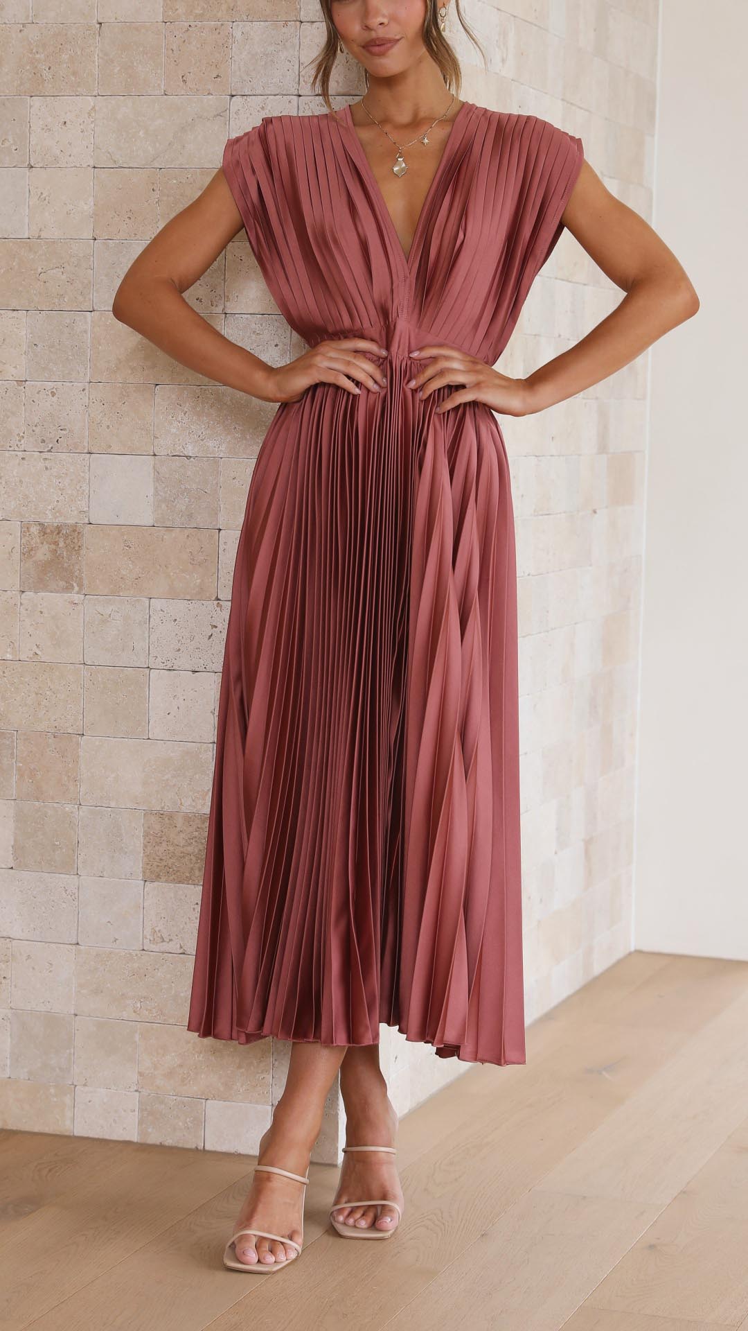 Altagracia | Elegant Pleated Maxi Dress