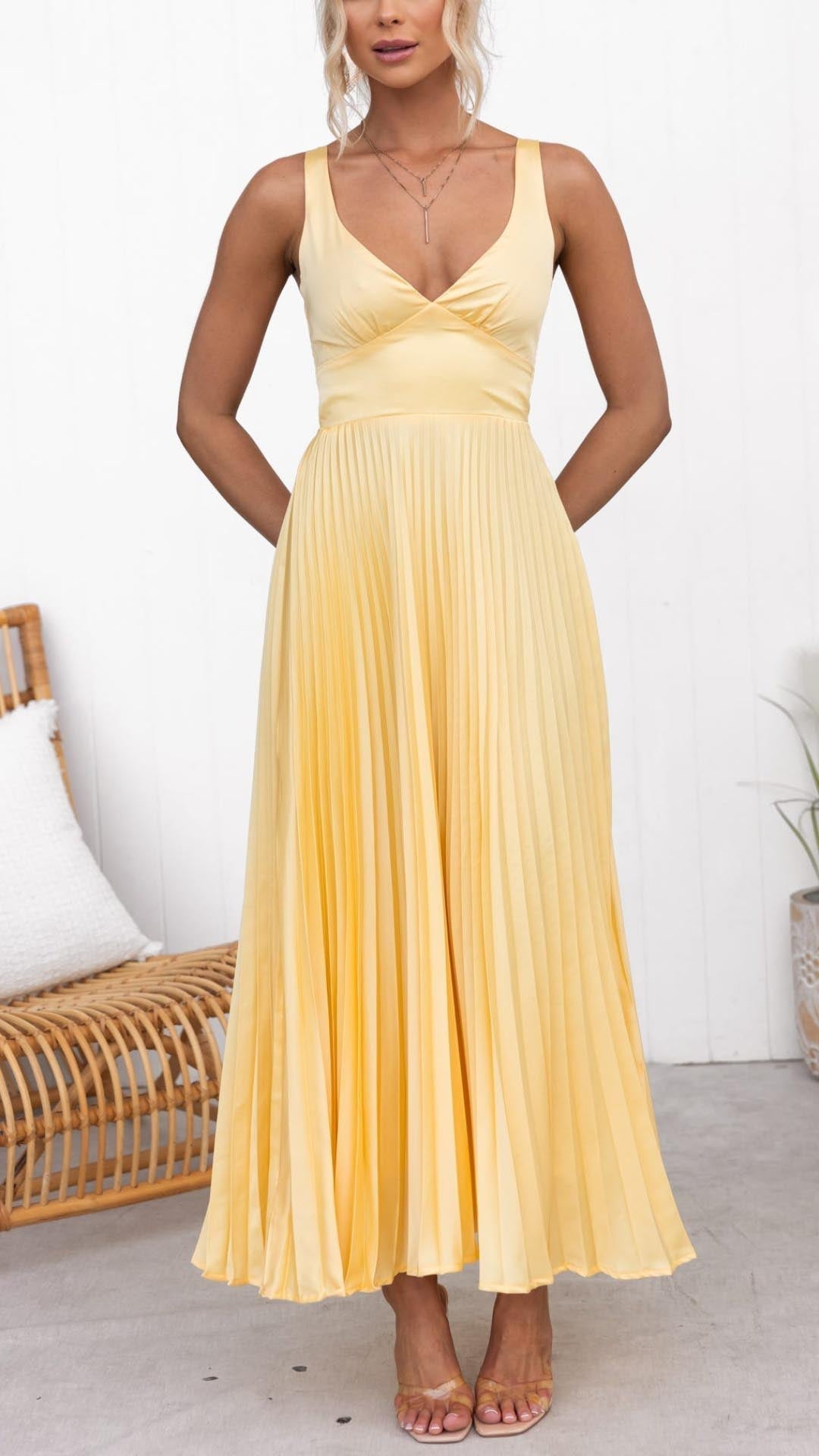 Paty | Pleated V-Neck Maxi Dress